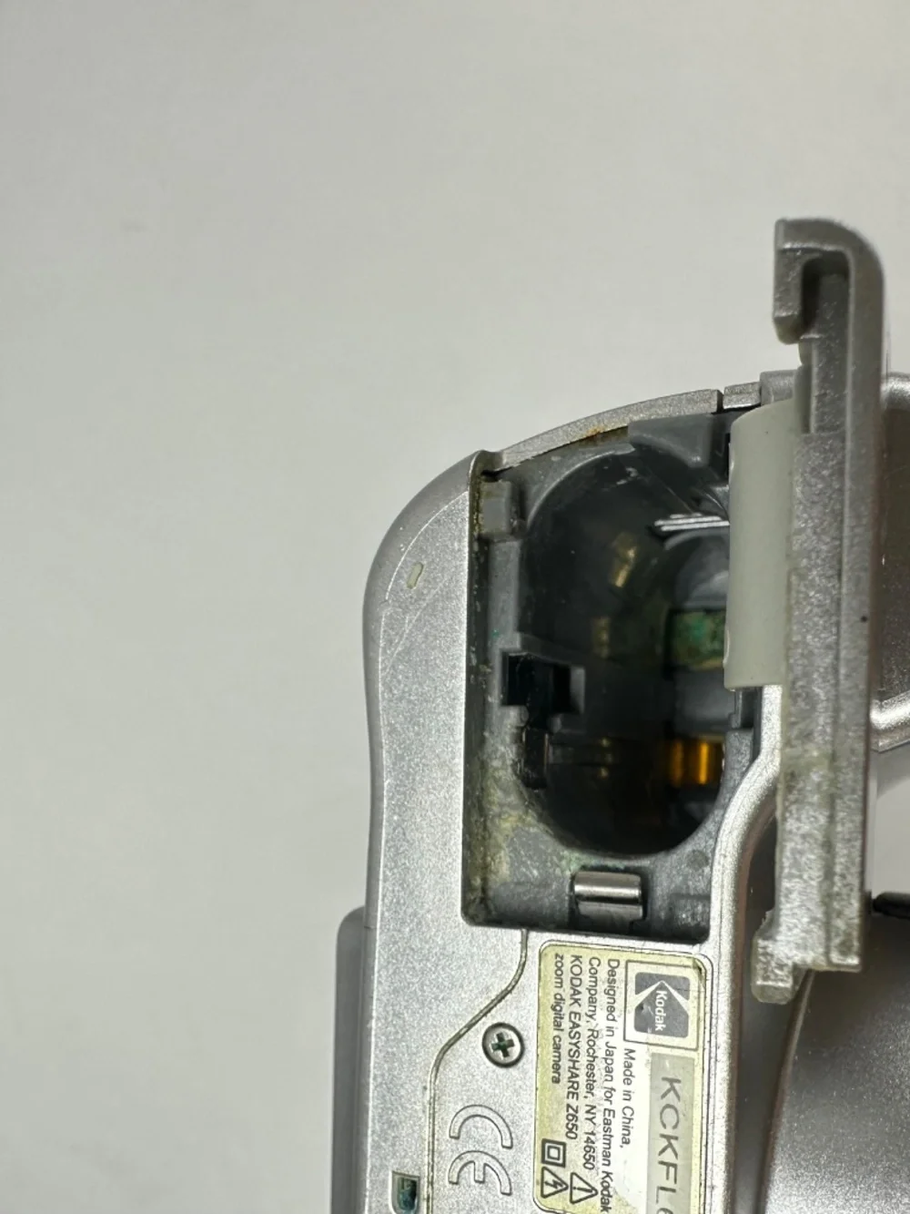 Kodak EasyShare Z650 Zoom Digital Camera, KCKFL61702125, Silver, FOR PARTS.